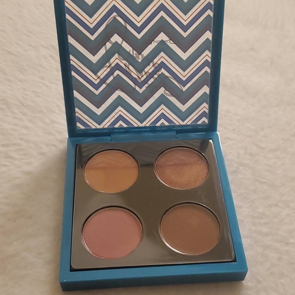 Makeup - Picture 2 of 2